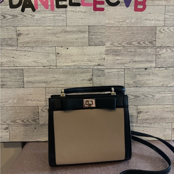 Kate Spade Mayfair Mini Tullie Bow Leather Crossbody Beige w/ Black Trim - Picture 2 of 11